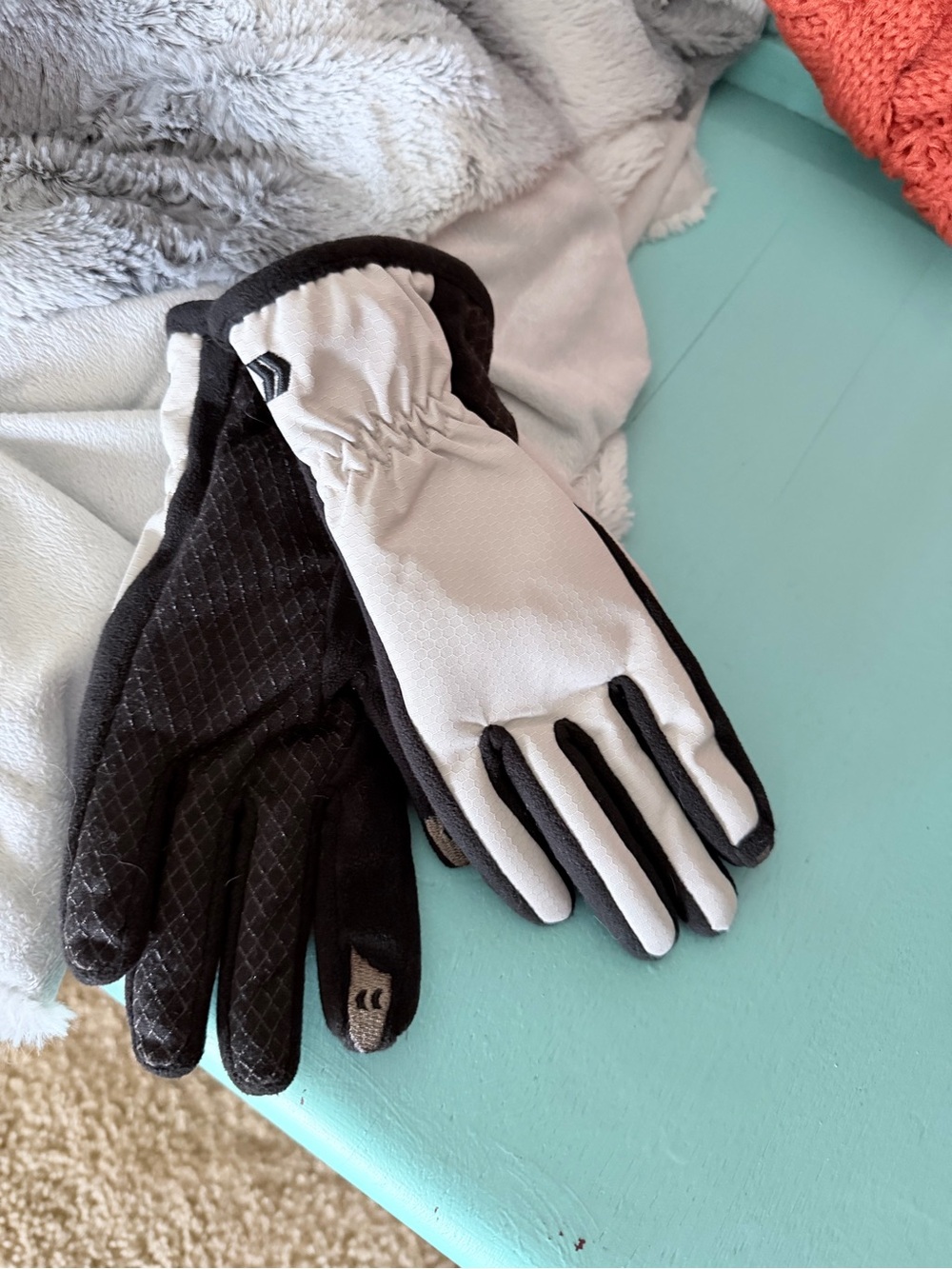 isotoner Black and White Women's Winter Gloves - Picture 1 of 3